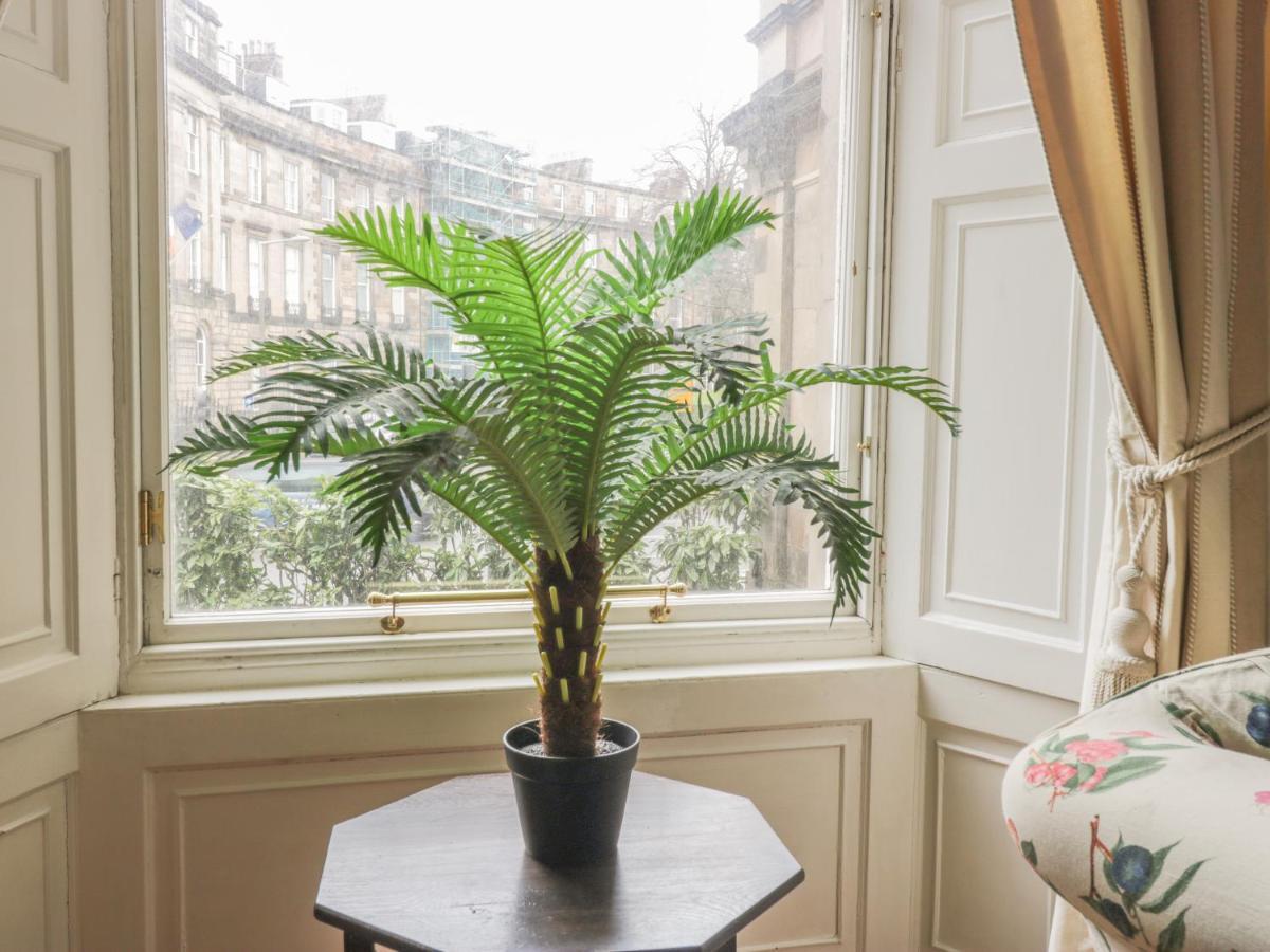 Apartment 3 Lynedoch Place, *