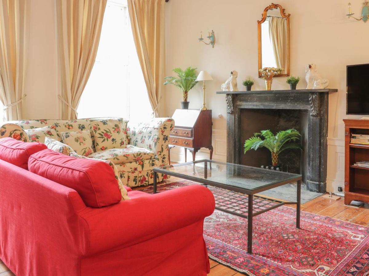Apartment 3 Lynedoch Place, *
